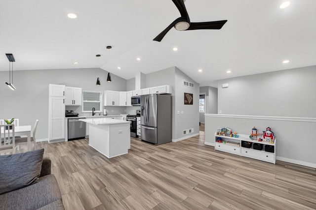 654 Locust Lane, Evansville, WI 53536