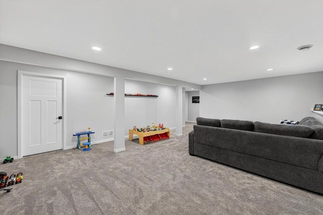 654 Locust Lane, Evansville, WI 53536