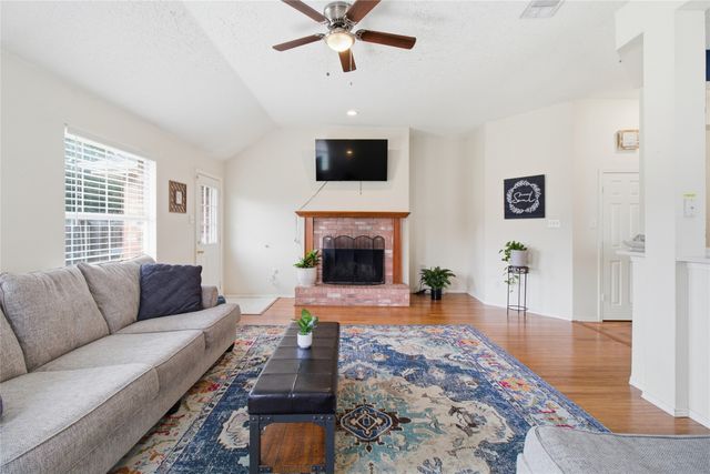 911 SUMNER Drive, Mesquite, TX 75149
