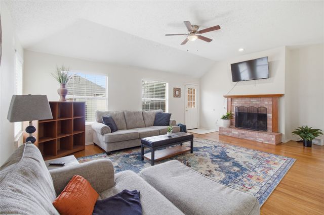 911 SUMNER Drive, Mesquite, TX 75149