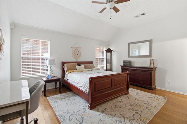 911 SUMNER Drive, Mesquite, TX 75149
