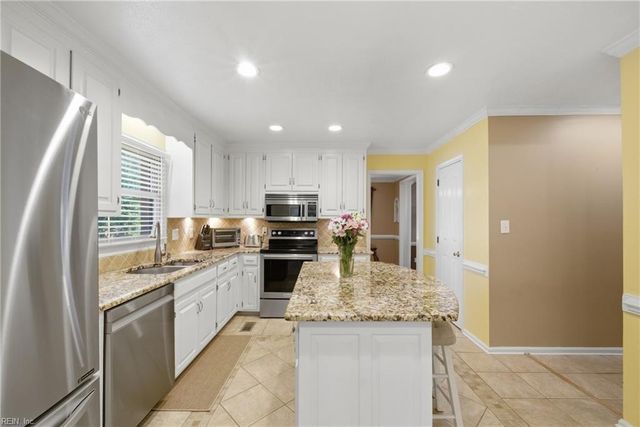 14 Valmoore DR, Poquoson, VA 23662