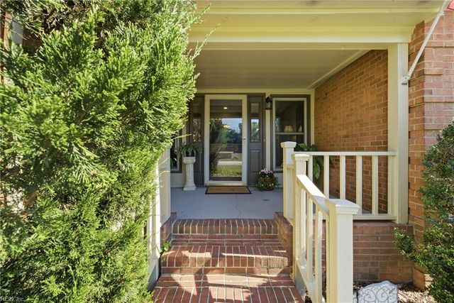 14 Valmoore DR, Poquoson, VA 23662