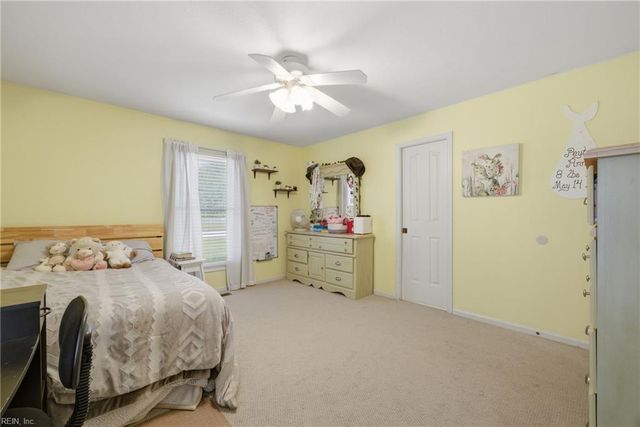 14 Valmoore DR, Poquoson, VA 23662