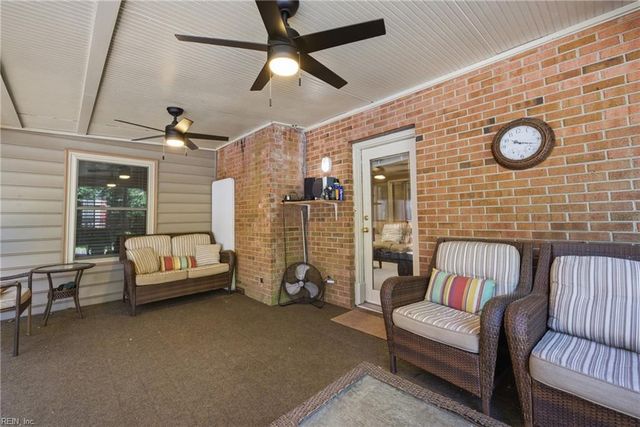 14 Valmoore DR, Poquoson, VA 23662