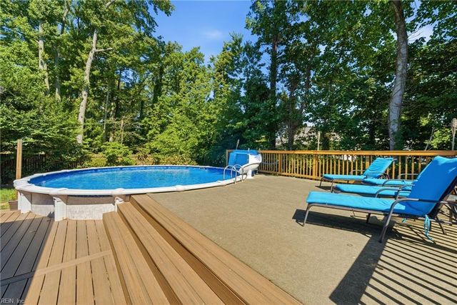 14 Valmoore DR, Poquoson, VA 23662