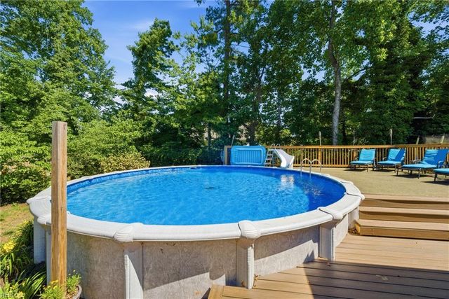 14 Valmoore DR, Poquoson, VA 23662