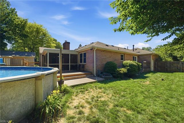 14 Valmoore DR, Poquoson, VA 23662