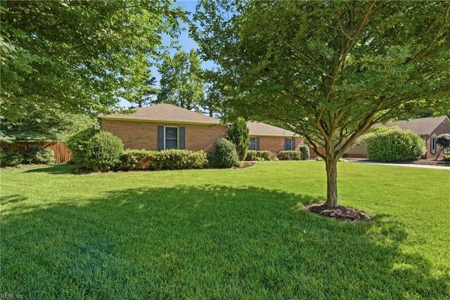 14 Valmoore DR, Poquoson, VA 23662