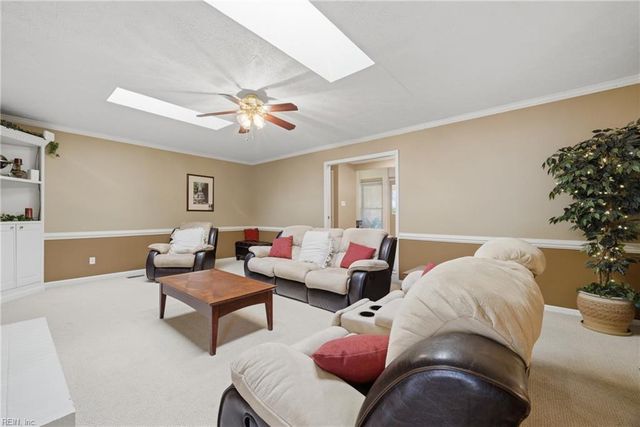 14 Valmoore DR, Poquoson, VA 23662