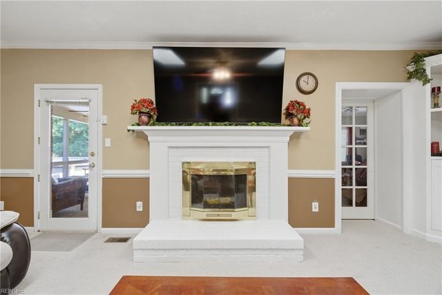 14 Valmoore DR, Poquoson, VA 23662