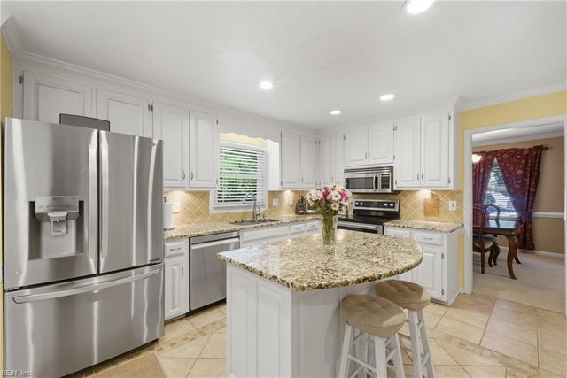 14 Valmoore DR, Poquoson, VA 23662