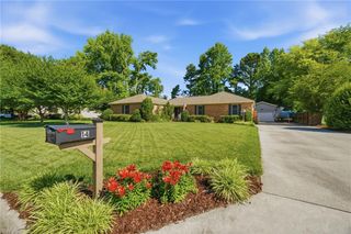 14 Valmoore DR, Poquoson, VA 23662