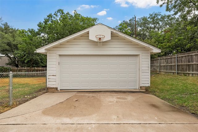809 Ivy Ann, Woodway, TX 76712