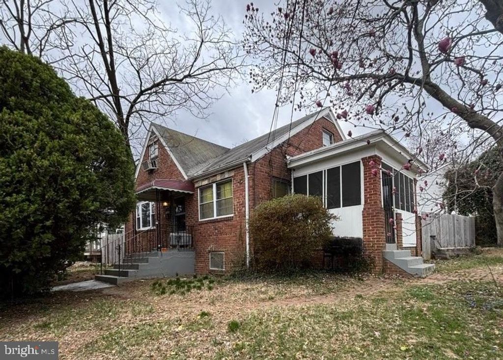 1825 NOVA AVE, Capitol Heights, MD 20743