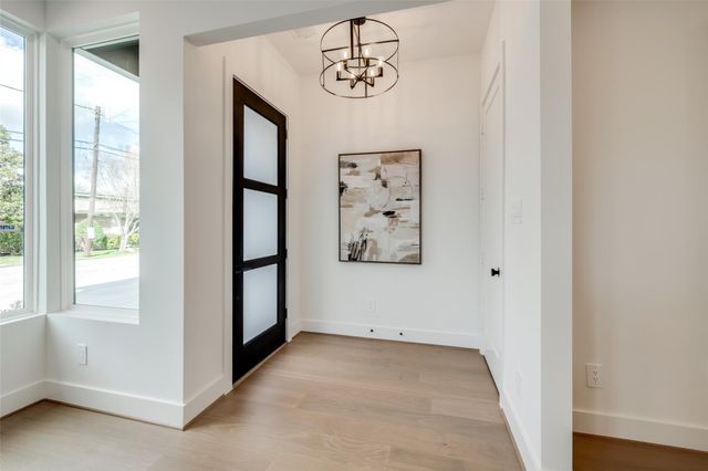 5709 Feagan Street, Houston, TX 77007