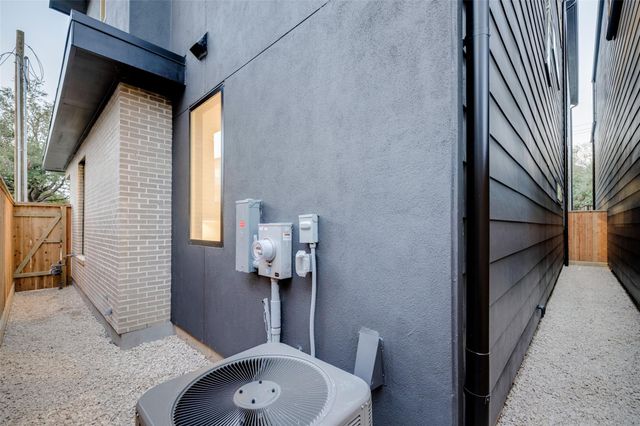 5709 Feagan Street, Houston, TX 77007