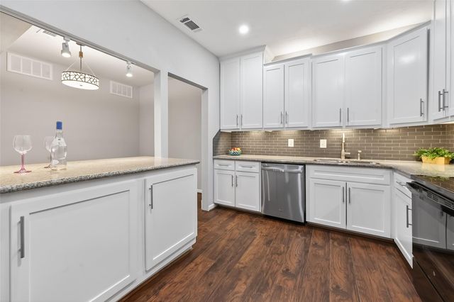 2100 Tanglewilde Street 740, Houston, TX 77063