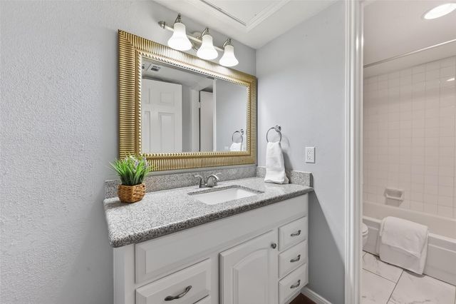 2100 Tanglewilde Street 740, Houston, TX 77063