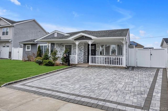 69 Candy Lane, Syosset, NY 11791