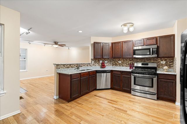 7 Eagle Court, Streamwood, IL 60107