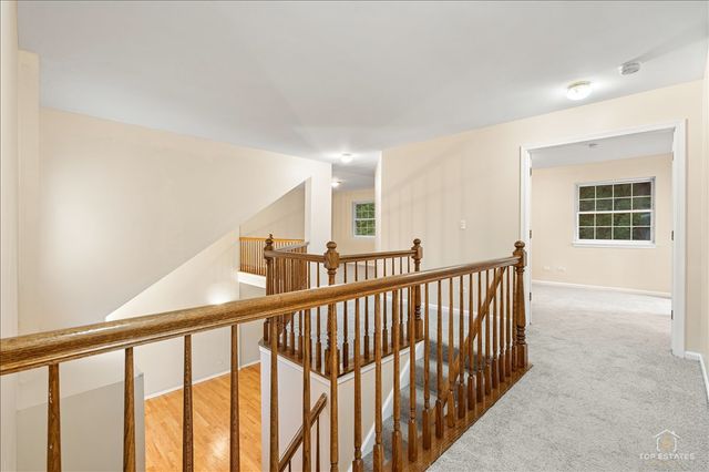 7 Eagle Court, Streamwood, IL 60107