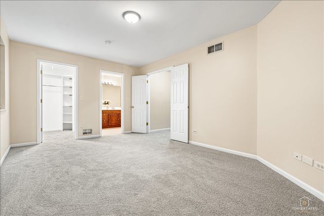 7 Eagle Court, Streamwood, IL 60107