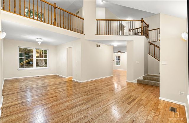 7 Eagle Court, Streamwood, IL 60107