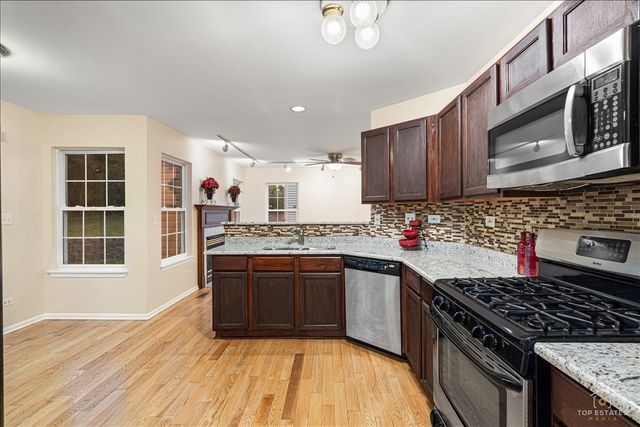 7 Eagle Court, Streamwood, IL 60107