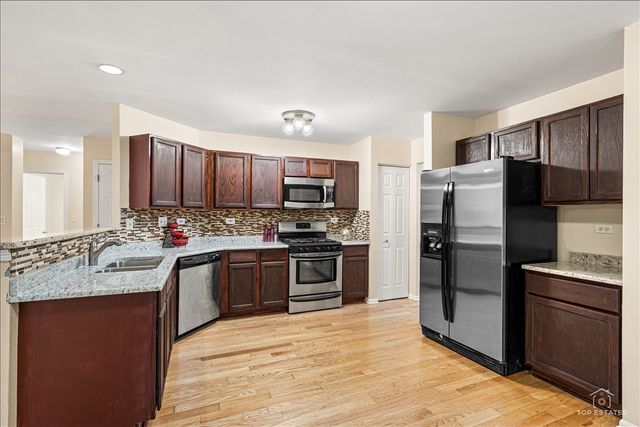 7 Eagle Court, Streamwood, IL 60107