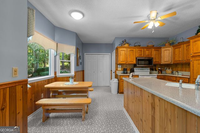 15 Oak Ridge Drive, Sharpsburg, GA 30277