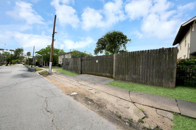 2014 Commonwealth Street, Houston, TX 77006