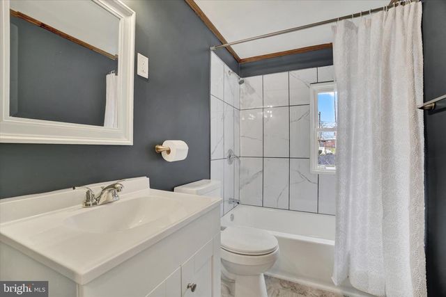 112 OAKLEIGH DR, York, PA 17402