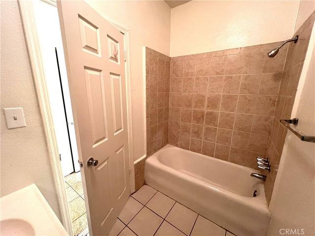 3919 Walton Avenue, Los Angeles, CA 90037