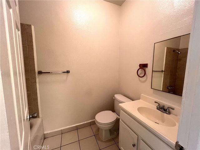 3919 Walton Avenue, Los Angeles, CA 90037