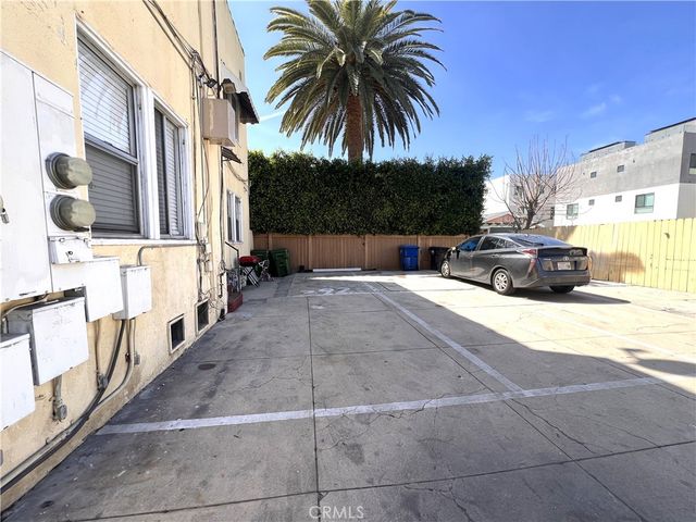 3919 Walton Avenue, Los Angeles, CA 90037