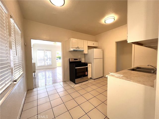 3919 Walton Avenue, Los Angeles, CA 90037