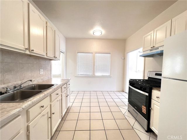 3919 Walton Avenue, Los Angeles, CA 90037