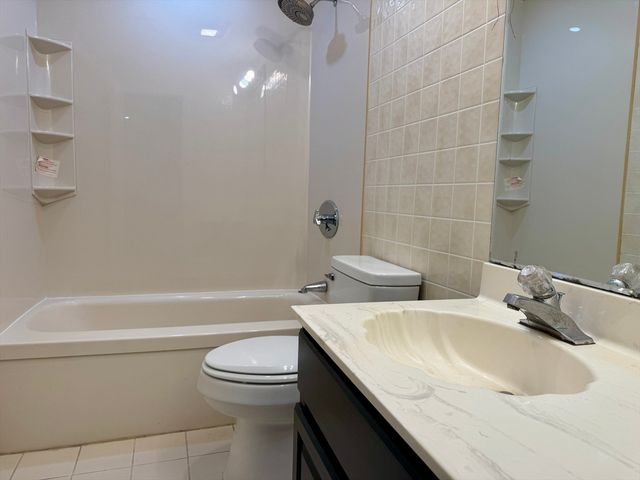 685 Oak St 12-11, Brockton, MA 02301