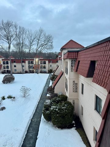 685 Oak St 12-11, Brockton, MA 02301