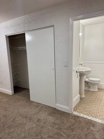 685 Oak St 12-11, Brockton, MA 02301