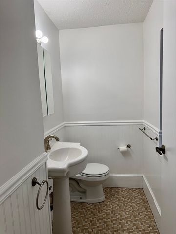 685 Oak St 12-11, Brockton, MA 02301