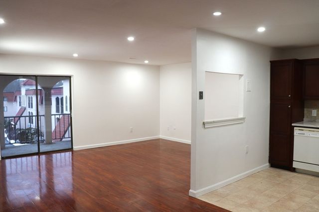 685 Oak St 12-11, Brockton, MA 02301