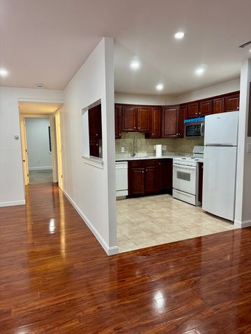 685 Oak St 12-11, Brockton, MA 02301