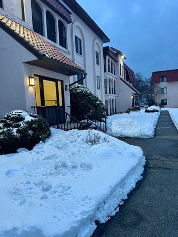 685 Oak St 12-11, Brockton, MA 02301