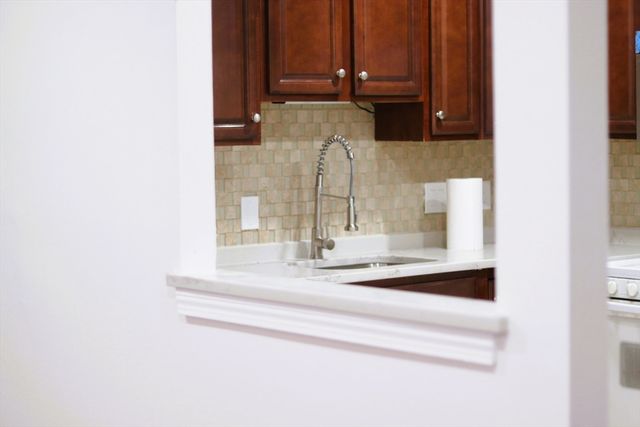 685 Oak St 12-11, Brockton, MA 02301