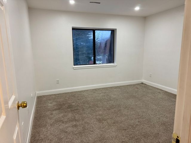 685 Oak St 12-11, Brockton, MA 02301