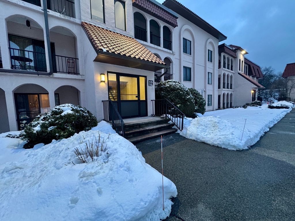 685 Oak St 12-11, Brockton, MA 02301