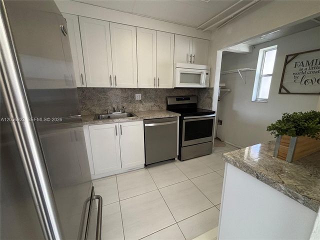 8060 Fairview Dr 101, Tamarac, FL 33321