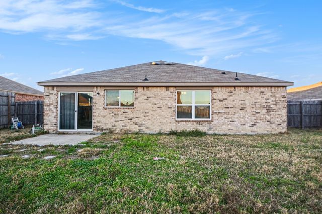 246 Willow Creek Lane, Terrell, TX 75160
